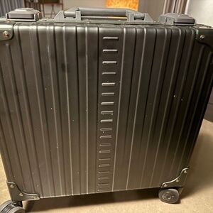 ALEON ALUMINUM 17" Wheeled Business Case